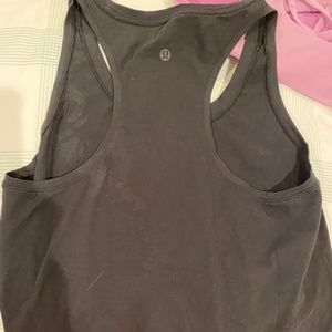 black lululemon tank top